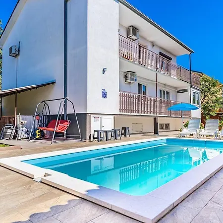 2 With Pool Apartment Pula
