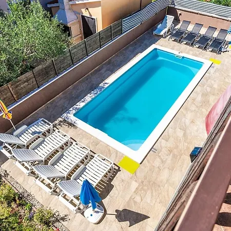 Apartment 2 With Pool
