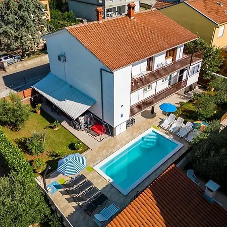 Apartment 2 With Pool